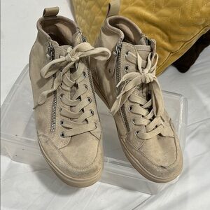 Steve Madden Beige High-Top Sneakers